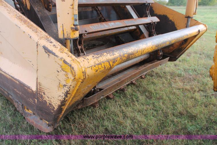 image for item H4214 1981 John Deere 862 elevating paddle scraper