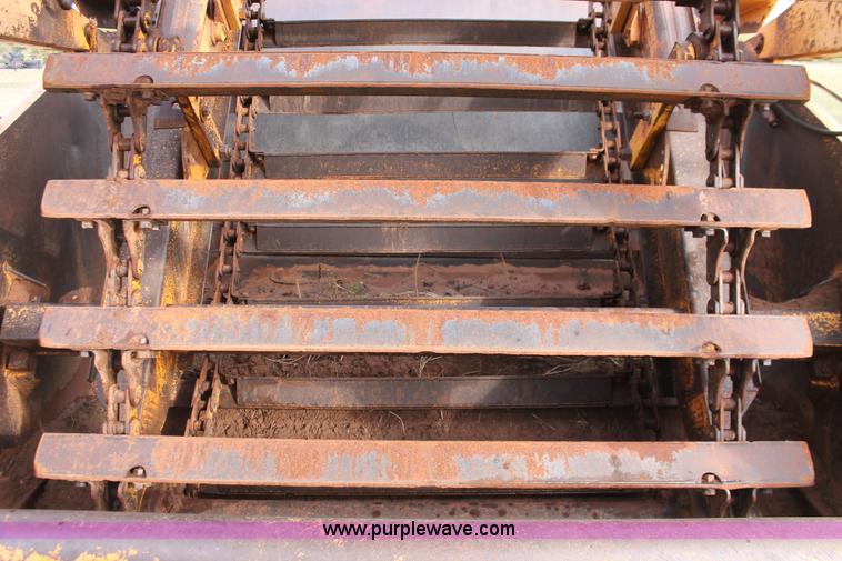 image for item H4214 1981 John Deere 862 elevating paddle scraper