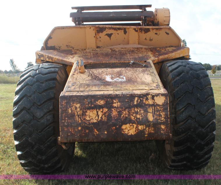 image for item H4214 1981 John Deere 862 elevating paddle scraper