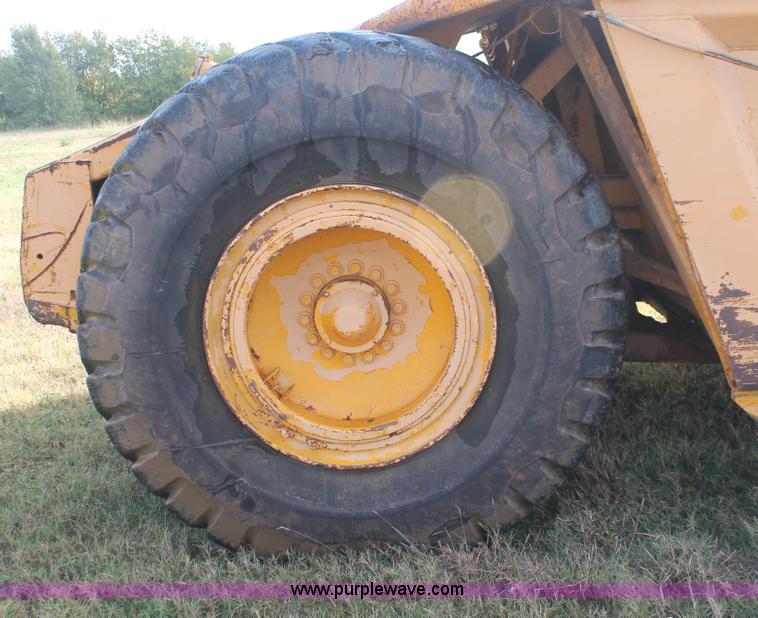 image for item H4214 1981 John Deere 862 elevating paddle scraper