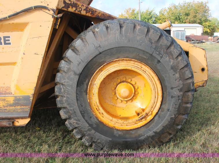 image for item H4214 1981 John Deere 862 elevating paddle scraper