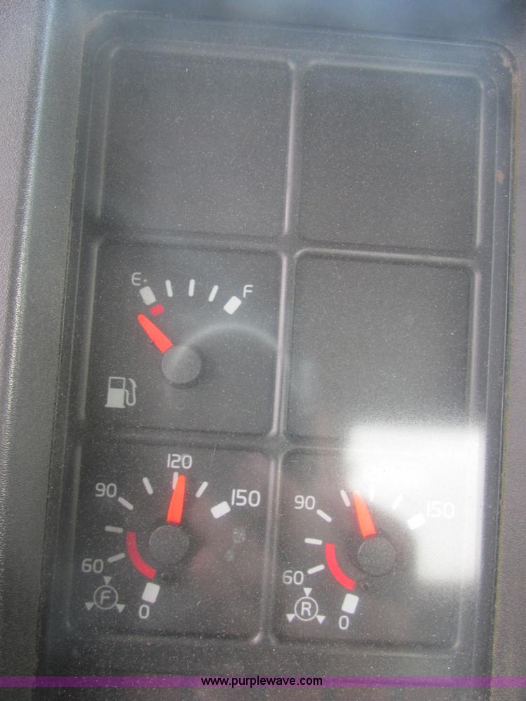 image for item AN9147 2000 Volvo VNL semi truck