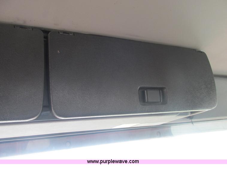 image for item AN9147 2000 Volvo VNL semi truck