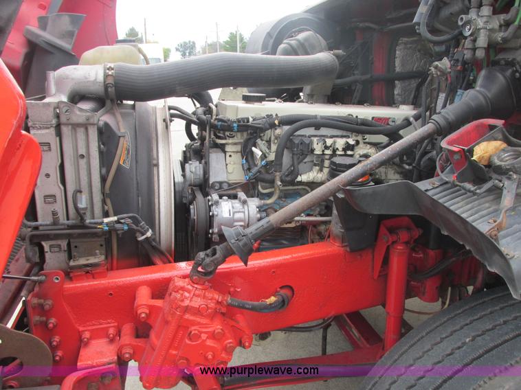 image for item AN9147 2000 Volvo VNL semi truck