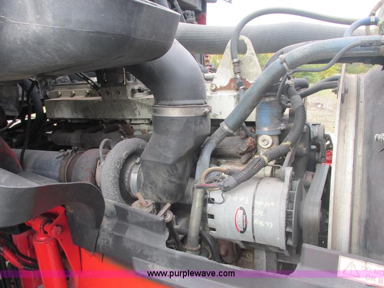 image for item AN9147 2000 Volvo VNL semi truck