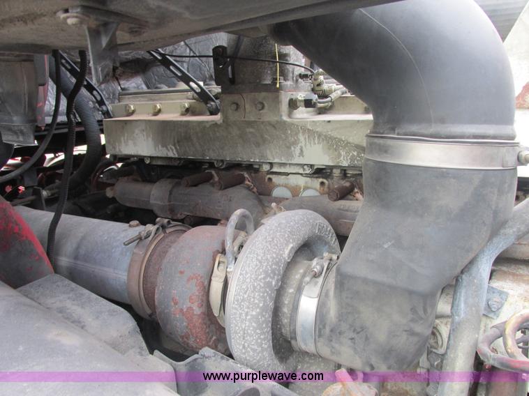 image for item AN9147 2000 Volvo VNL semi truck