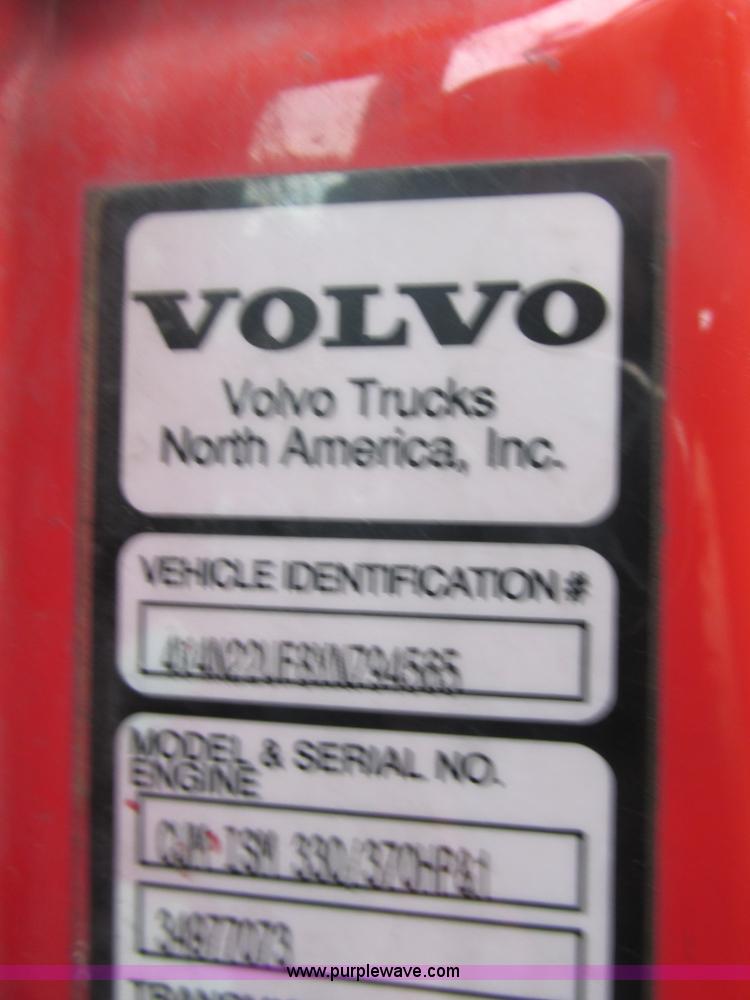 image for item AN9147 2000 Volvo VNL semi truck