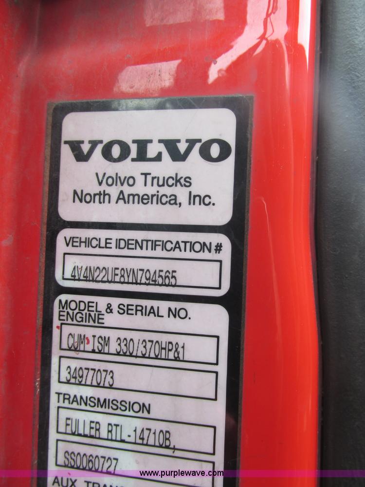 image for item AN9147 2000 Volvo VNL semi truck