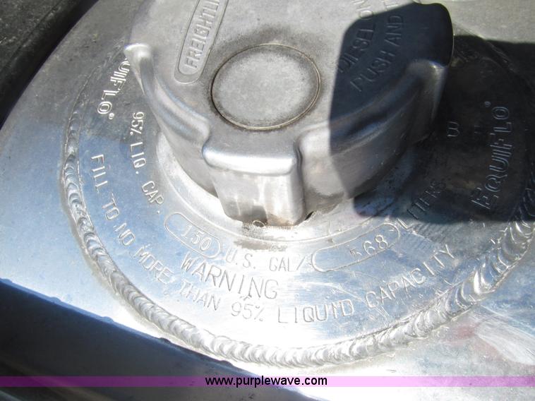 image for item E4637 2005 Freightliner Columbia semi truck