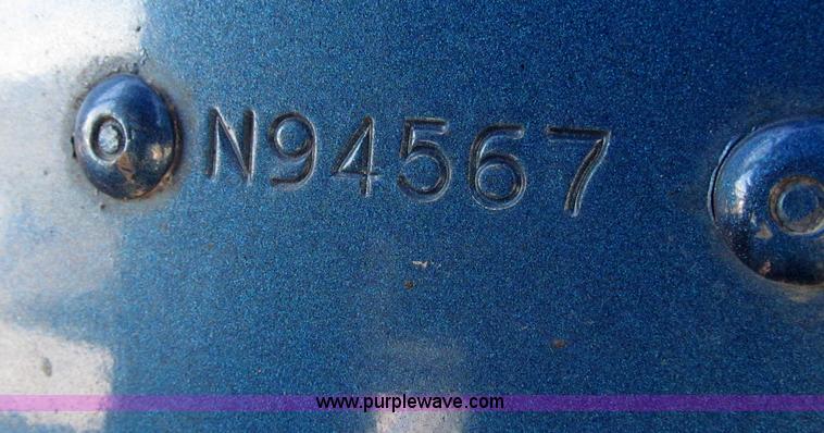 image for item E4637 2005 Freightliner Columbia semi truck