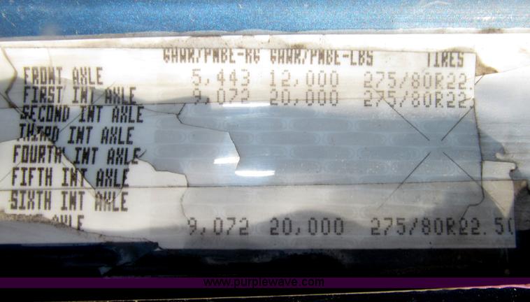 image for item E4637 2005 Freightliner Columbia semi truck