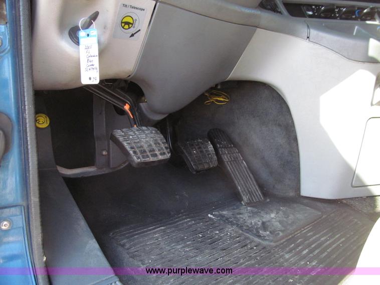 image for item E4637 2005 Freightliner Columbia semi truck