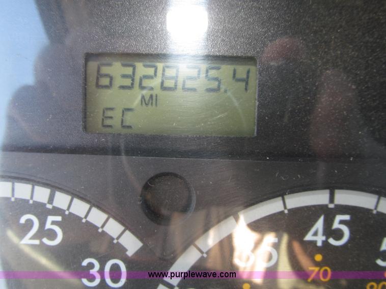 image for item E4637 2005 Freightliner Columbia semi truck