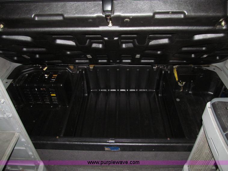 image for item E4637 2005 Freightliner Columbia semi truck