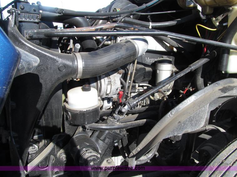 image for item E4637 2005 Freightliner Columbia semi truck