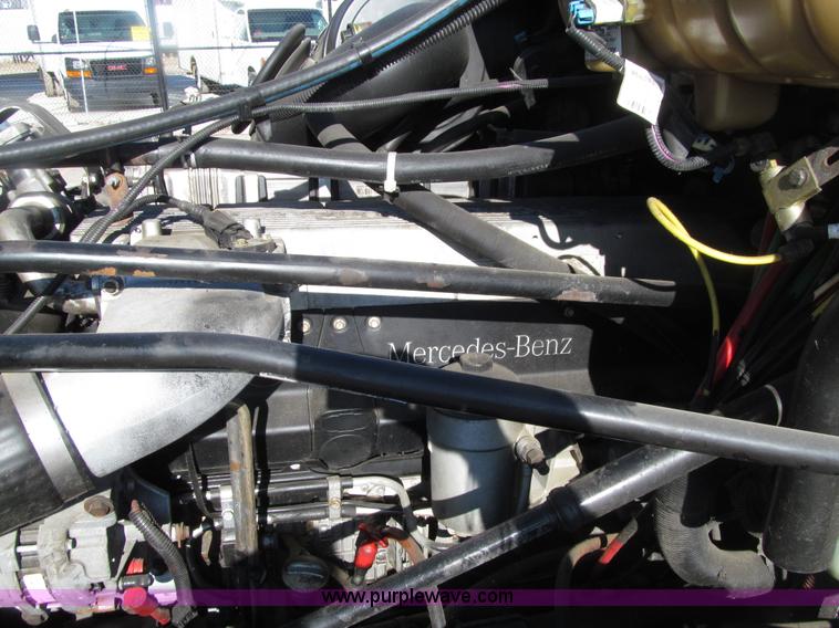 image for item E4637 2005 Freightliner Columbia semi truck