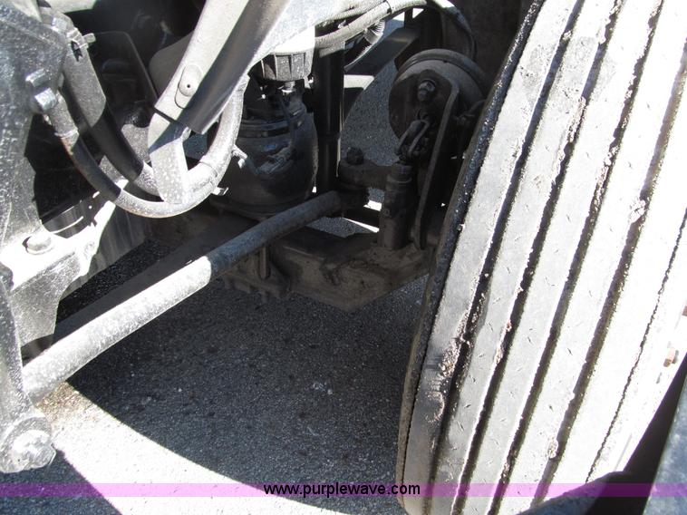 image for item E4637 2005 Freightliner Columbia semi truck