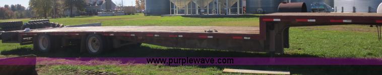 image for item F8026 1998 Fontaine 48' step deck trailer