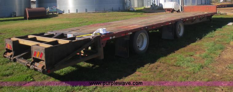 image for item F8026 1998 Fontaine 48' step deck trailer