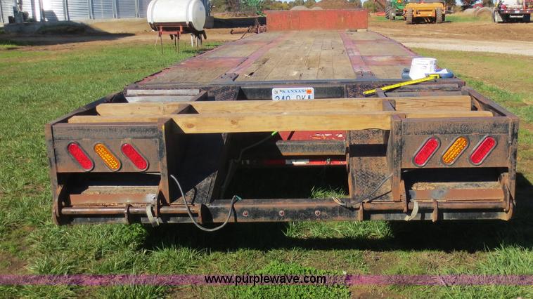 image for item F8026 1998 Fontaine 48' step deck trailer