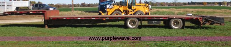 image for item F8026 1998 Fontaine 48' step deck trailer