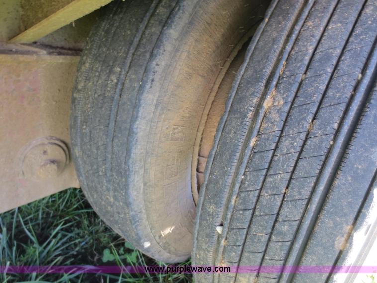 image for item F8026 1998 Fontaine 48' step deck trailer