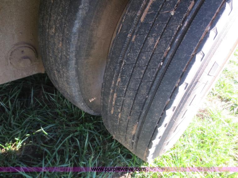 image for item F8026 1998 Fontaine 48' step deck trailer