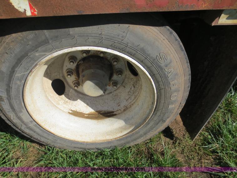 image for item F8026 1998 Fontaine 48' step deck trailer