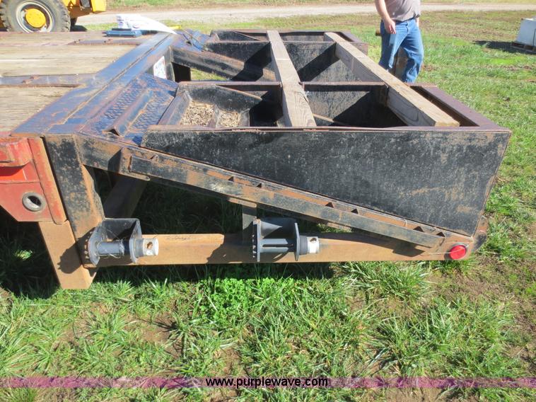 image for item F8026 1998 Fontaine 48' step deck trailer