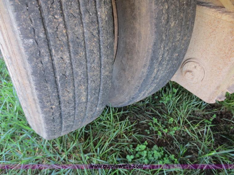 image for item F8026 1998 Fontaine 48' step deck trailer