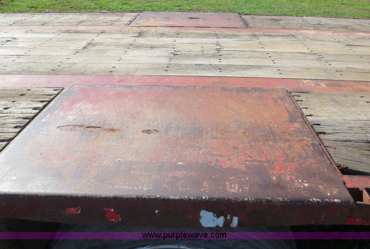 image for item F8026 1998 Fontaine 48' step deck trailer