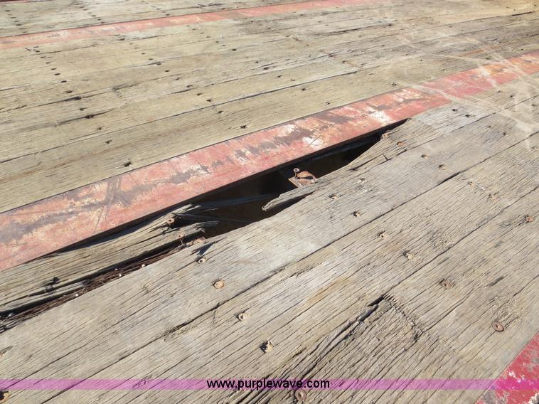 image for item F8026 1998 Fontaine 48' step deck trailer