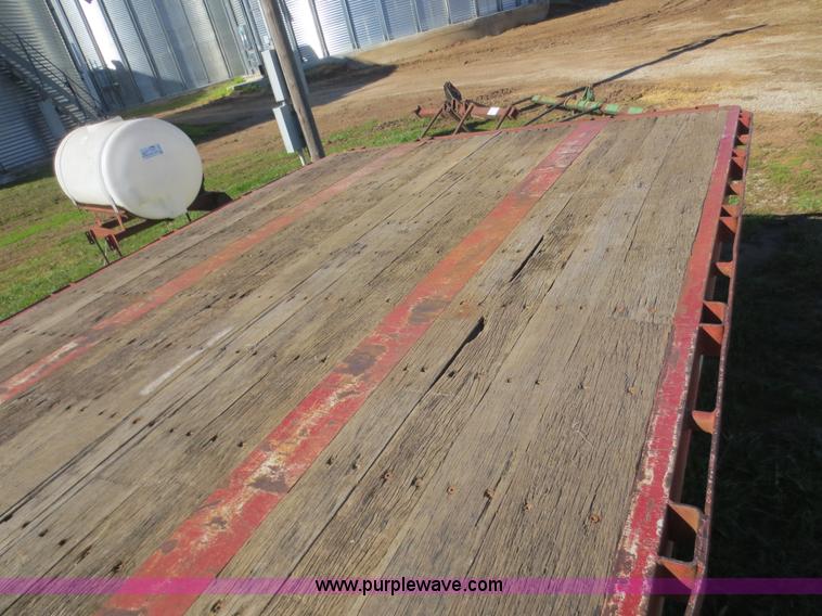 image for item F8026 1998 Fontaine 48' step deck trailer