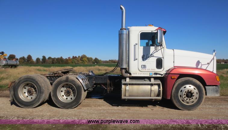 image for item F8040 2000 Freightliner FLD semi truck