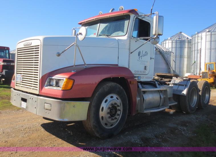 image for item F8040 2000 Freightliner FLD semi truck