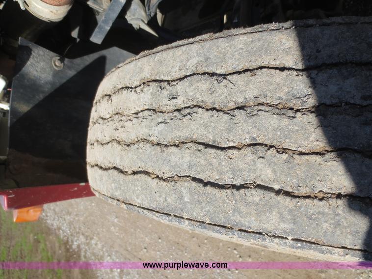 image for item F8040 2000 Freightliner FLD semi truck