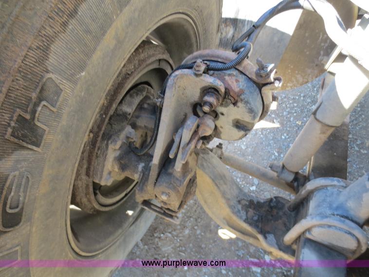 image for item F8040 2000 Freightliner FLD semi truck