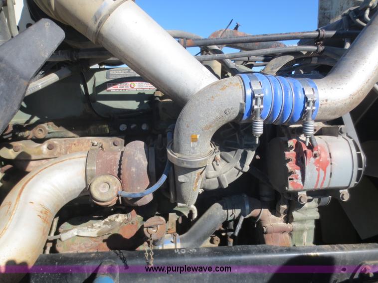 image for item F8040 2000 Freightliner FLD semi truck