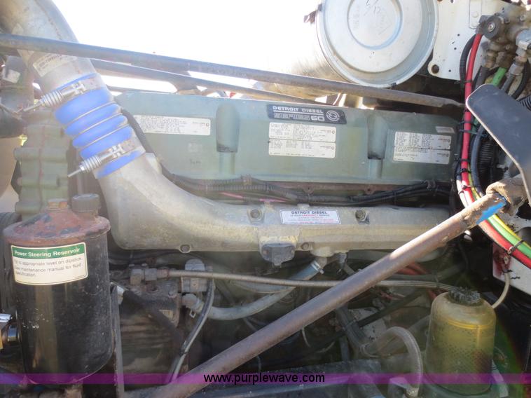 image for item F8040 2000 Freightliner FLD semi truck