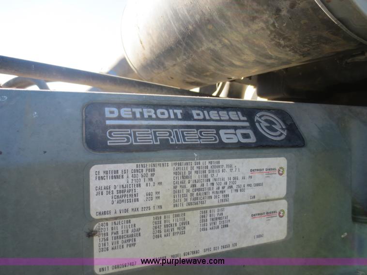 image for item F8040 2000 Freightliner FLD semi truck