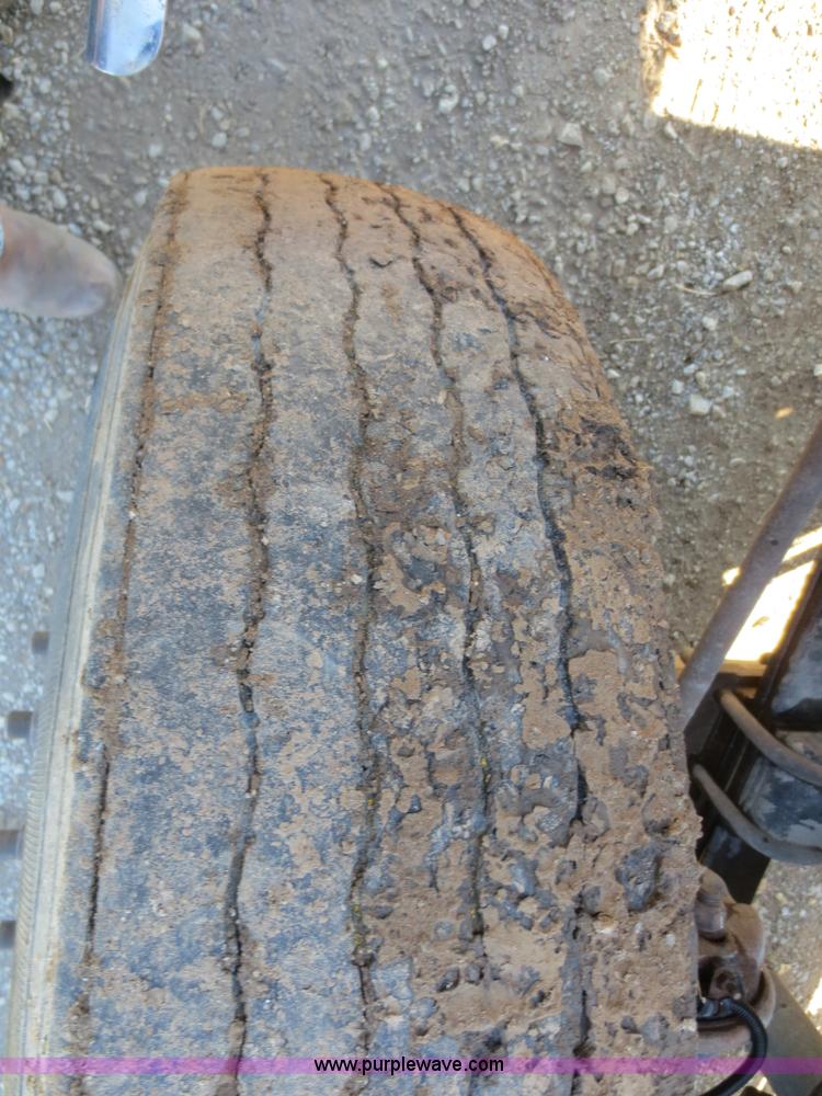 image for item F8040 2000 Freightliner FLD semi truck