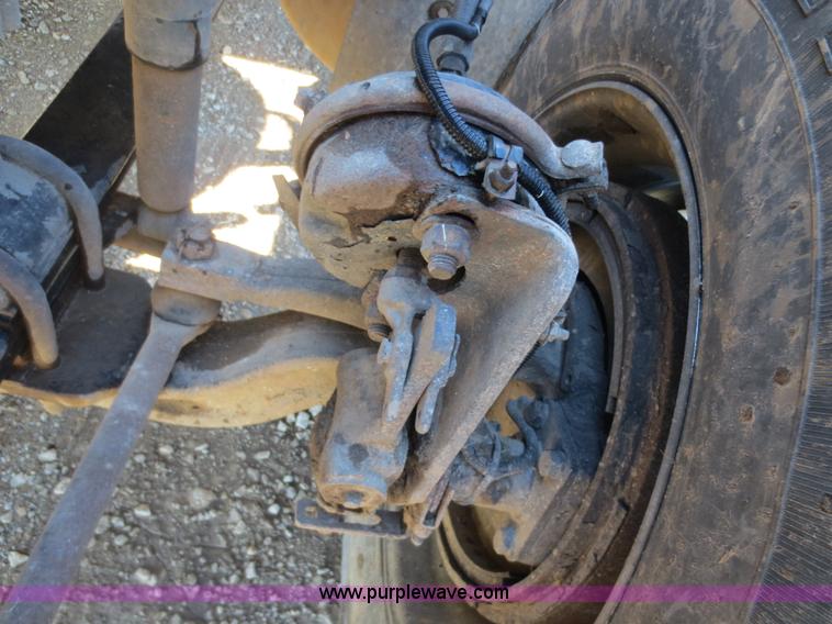 image for item F8040 2000 Freightliner FLD semi truck