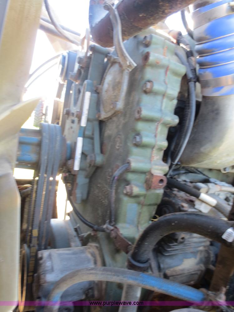 image for item F8040 2000 Freightliner FLD semi truck