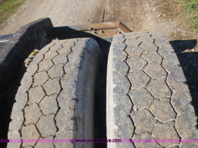 image for item F8040 2000 Freightliner FLD semi truck