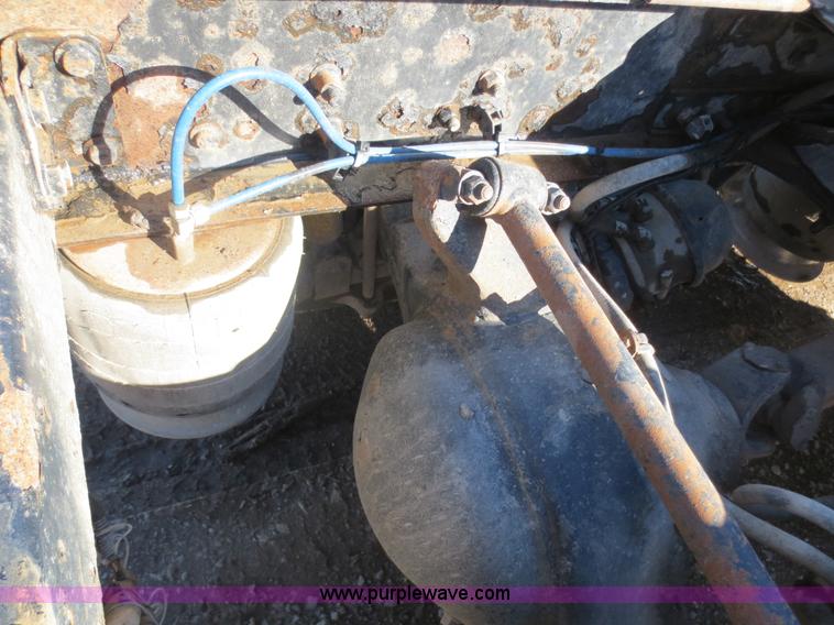 image for item F8040 2000 Freightliner FLD semi truck