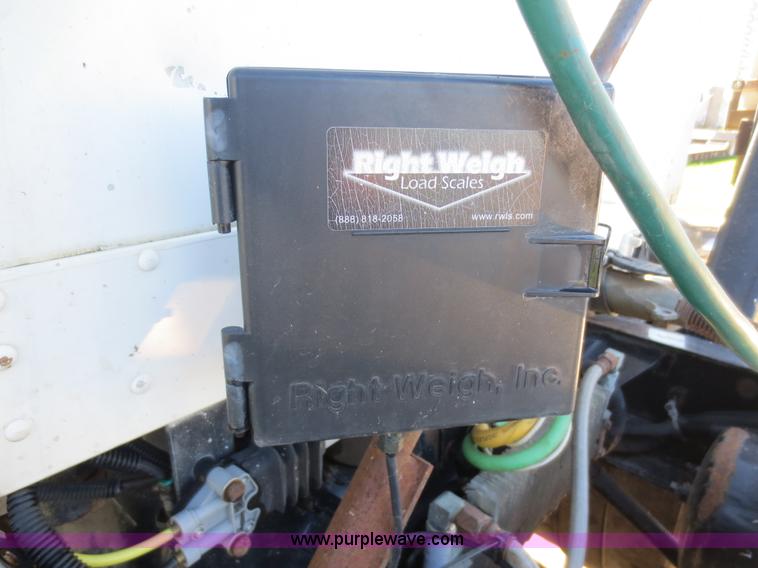 image for item F8040 2000 Freightliner FLD semi truck