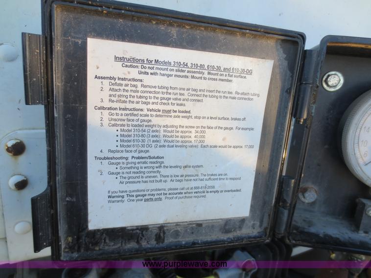 image for item F8040 2000 Freightliner FLD semi truck