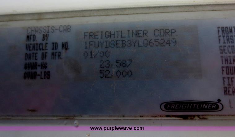 image for item F8040 2000 Freightliner FLD semi truck