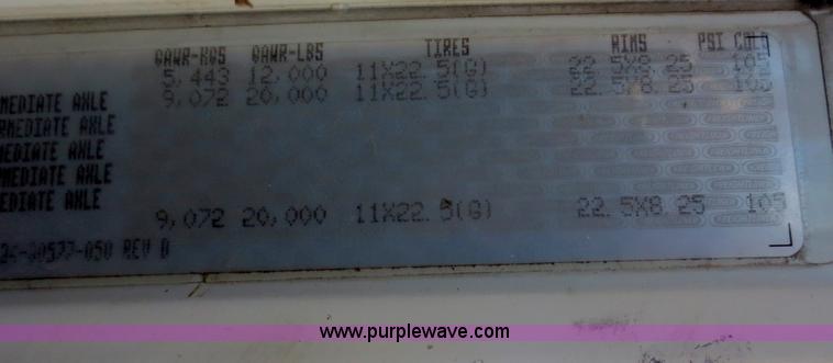 image for item F8040 2000 Freightliner FLD semi truck