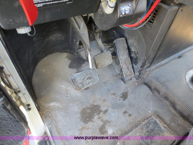 image for item F8040 2000 Freightliner FLD semi truck